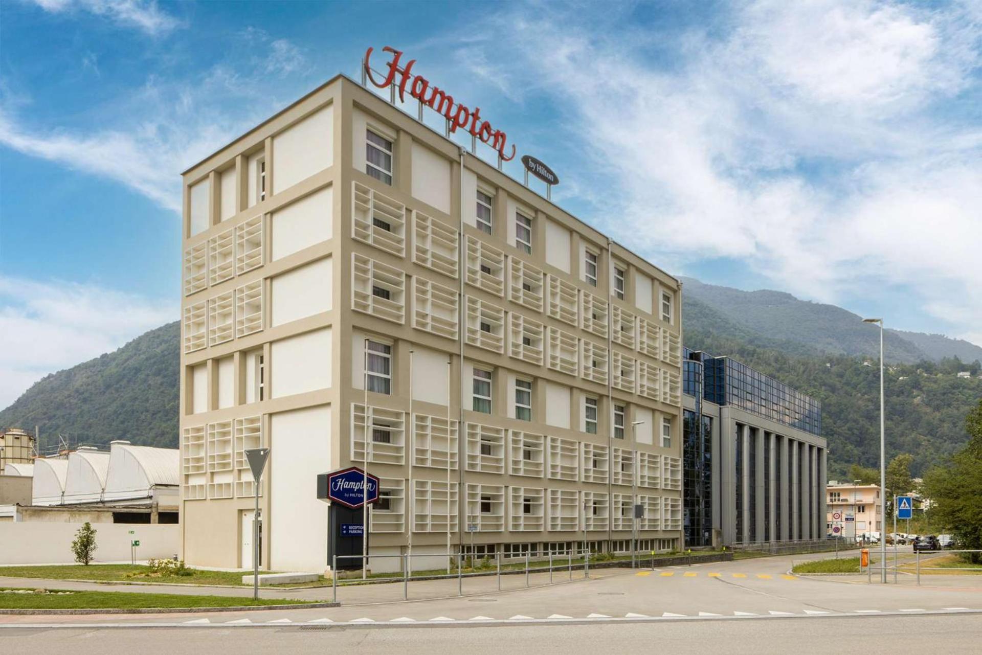 Hampton By Hilton Locarno Hotel Losone Exterior foto